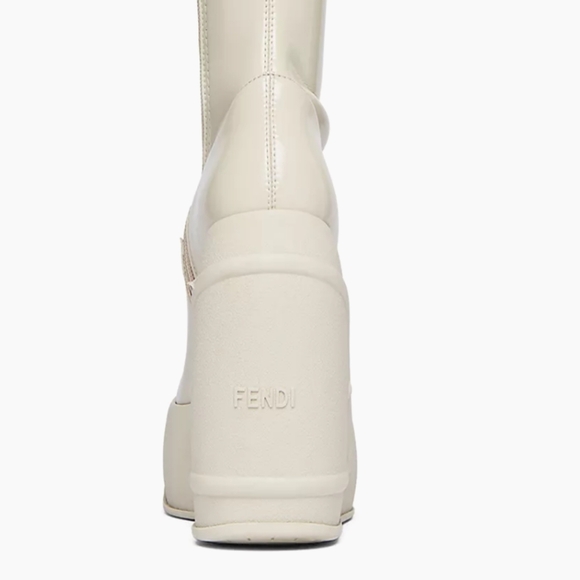 Fendi's knee-high boots flaunt a glossy/New with bix an cloth bag - Picture 3 of 10